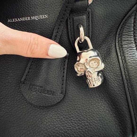 Alexander McQueen Mini Black Skull Bag - Picture 3 of 7